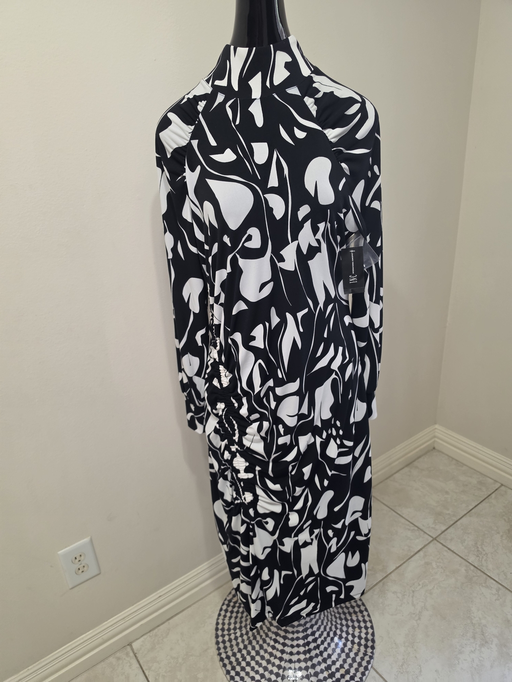 INC International Concepts Black & White Abstract Mock Neck Long Sleeve Dress